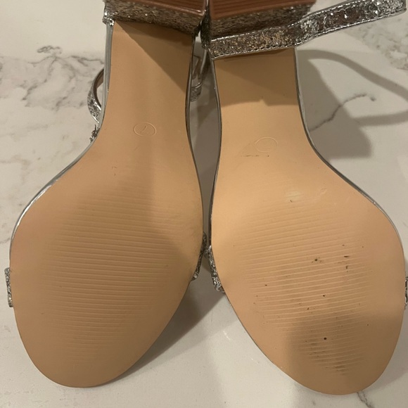 Lulu Silver Heels - New no Tags - Picture 4 of 5